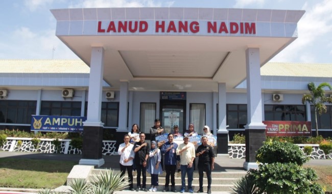Lomba Karya Jurnalistik Batam mengantarkan Ilham Sawalludin, jurnalis KoranBatam, meraih juara 1 kategori konten digital yang digelar TNI AU Lanud Hang Nadim dan PWI Batam.