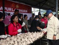 Prabowo cek dapur umum di Tapteng, dengar langsung cerita pengungsi