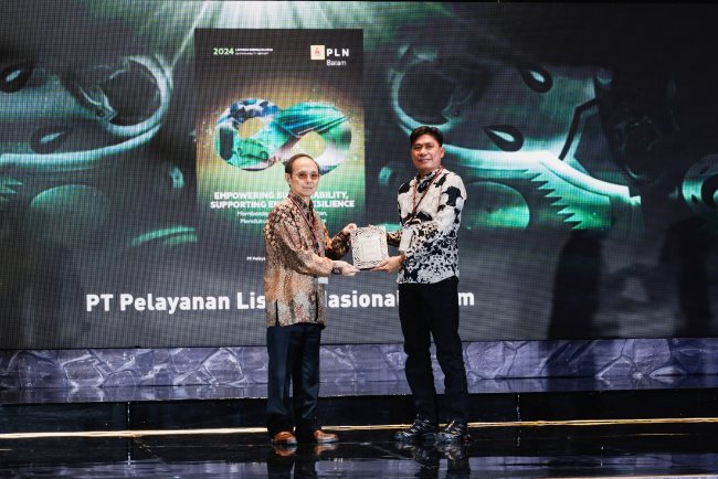 PLN Batam meraih dua penghargaan ASRRAT 2025 berkat kualitas laporan keberlanjutan dan pengungkapan Human Capital yang unggul, sekaligus memperkuat tata kelola ESG perusahaan.