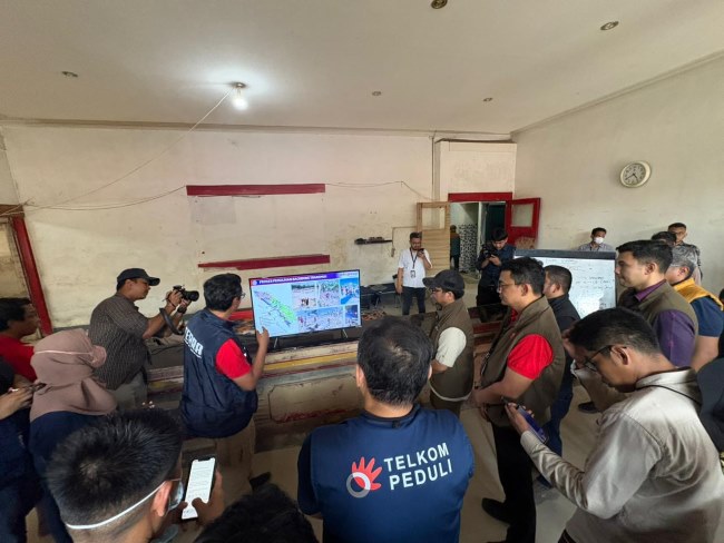 Jaring Telkom di Aceh Tamiang terus pulih pascabencana. TelkomGroup bergerak cepat memulihkan jaringan dan menyalurkan bantuan kemanusiaan demi kebangkitan warga.