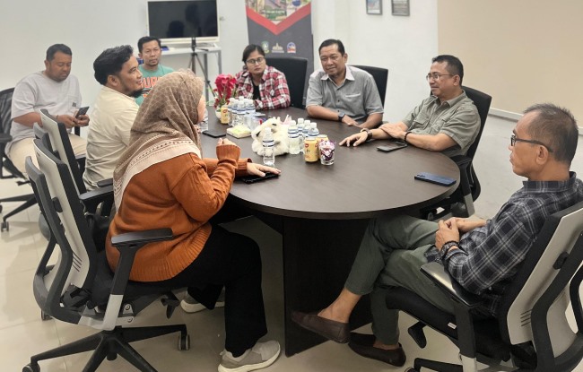 HPI Kepri murka terhadap oknum pramuwisata yang menyerobot tamu travel agen di Batam. Praktik licik ini dinilai melanggar etik dan merugikan pengusaha pariwisata.