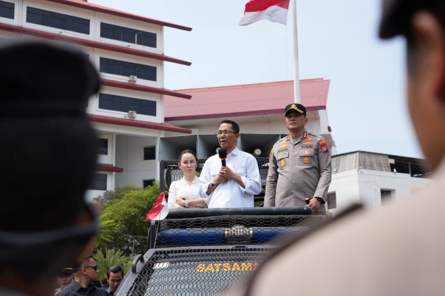 Kepala Badan Pengusahaan (BP) Batam, Amsakar Achmad bersama Wakil Kepala BP Batam, Li Claudia Chandra dan jajaran menemui langsung masyarakat Kelurahan Tanjung Sengkuang yang melakukan aksi penyampaian aspirasi, Kamis (22/1/2025).
