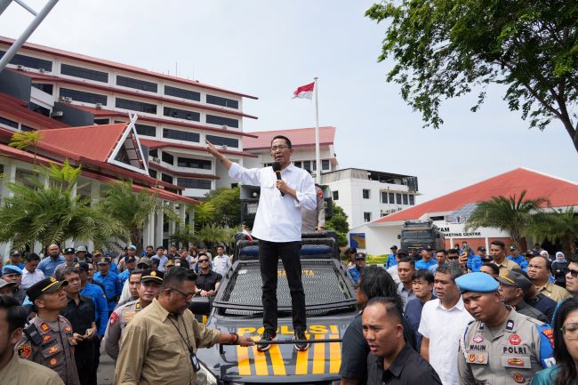 Solusi Air Bersih Batam menjadi perhatian serius BP Batam. Amsakar Achmad turun langsung menemui warga Tanjung Sengkuang dan memaparkan langkah nyata penyelesaian distribusi air bersih.