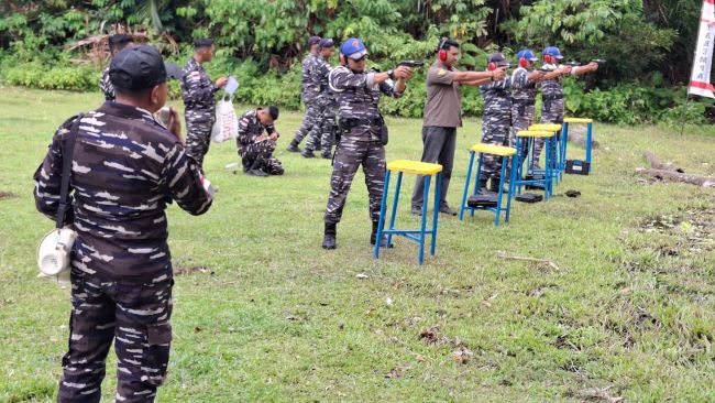 Komandan Lanal Tarempa, Letkol Laut (P) Romi Sitorus, S.E., menegaskan bahwa latihan menembak merupakan kemampuan dasar yang wajib dikuasai setiap prajurit TNI Angkatan Laut.
