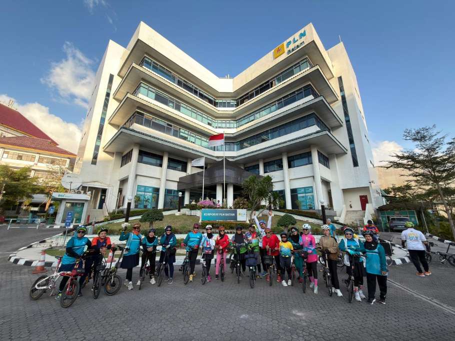 SPKLU PLN Batam terus bertambah hingga 23 unit di 20 lokasi strategis. Digitalisasi layanan dan tarif kompetitif dorong percepatan kendaraan listrik di Batam.