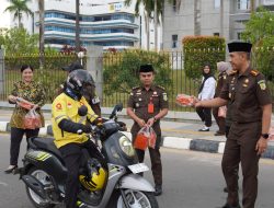 Tradisi Ramadan Kejari Batam: Dari Bagi Takjil hingga Tausiah