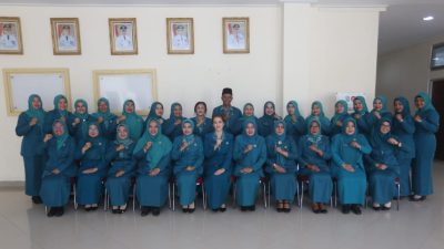 Ketua TP-PKK Anambas didampingi sejumlah pengurus foto bersama usai Rakor 