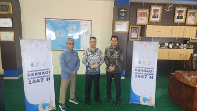 Foto Bersama usai penyerahan bantuan 2.000 paket kepada Bupati Anambas Aneng 