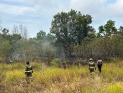 Polda Kepri kembali padamkan kebakaran lahan di Batam