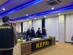Kapolda Kepri dan pejabat utama tes urine cegah penyalahgunaan narkoba