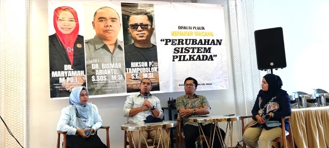 Wacana Pilkada dipilih DPRD menuai penolakan di Kepri. Akademisi, Bawaslu, dan pengamat menilai kebijakan ini berisiko merusak demokrasi dan menghilangkan partisipasi masyarakat.