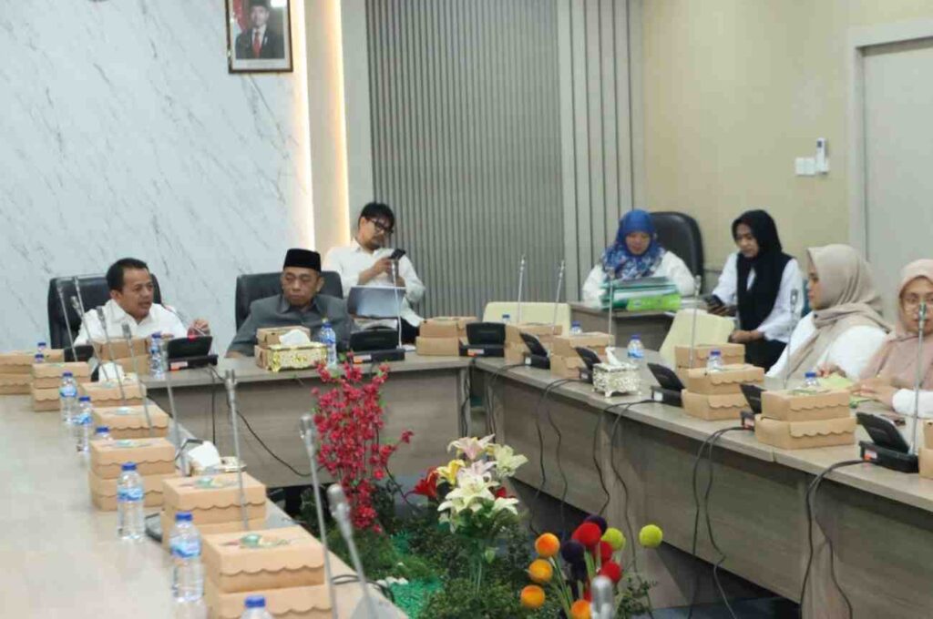Pansus DPRD Kota Batam matangkan Ranperda LAM melalui rapat intensif bersama Pemko Batam untuk memperkuat posisi Lembaga Adat Melayu sebagai payung organisasi kemasyarakatan.