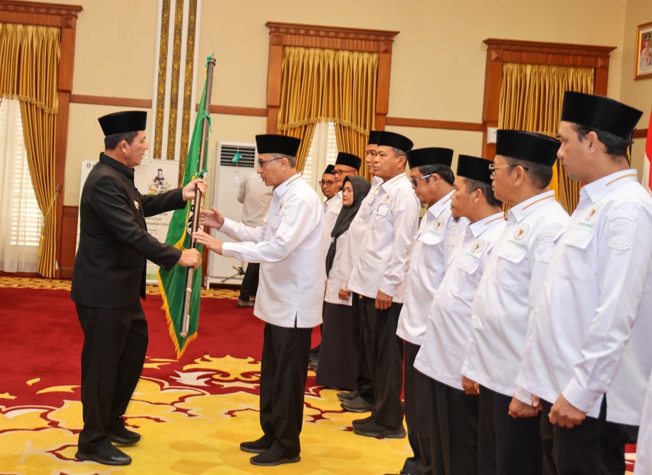 Gubernur Kepri Ansar Ahmad melantik pengurus BWI Kepri periode 2026–2029 di Tanjungpinang dan mendorong wakaf menjadi gaya hidup serta kekuatan ekonomi umat.