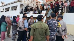 Pastikan Keamanan Penumpang, Polres Natuna Kawal Kedatangan KM Sabuk Nusantara 110