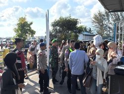 Pastikan Aman dan Lancar, Kapolres Natuna Tinjau Arus Balik di Pelabuhan Penagi