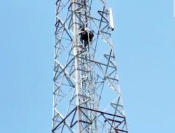 Pria Sakau Manjat Tower Komunikasi di Masjid Baitur Rahman Sekupang Batam