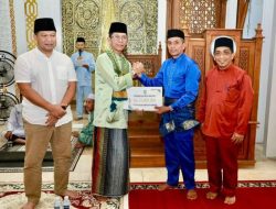 Pemkot Batam salurkan bantuan untuk 30 masjid saat Safari Ramadhan