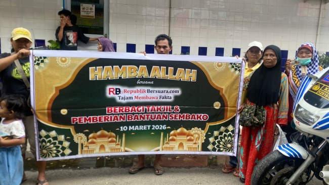 Berbagi takjil dan sembako di Batam digelar Hamba Allah bersama Republikbersuara.com dengan menyalurkan 50 paket bantuan kepada masyarakat di Pos Polisi Nagoya.