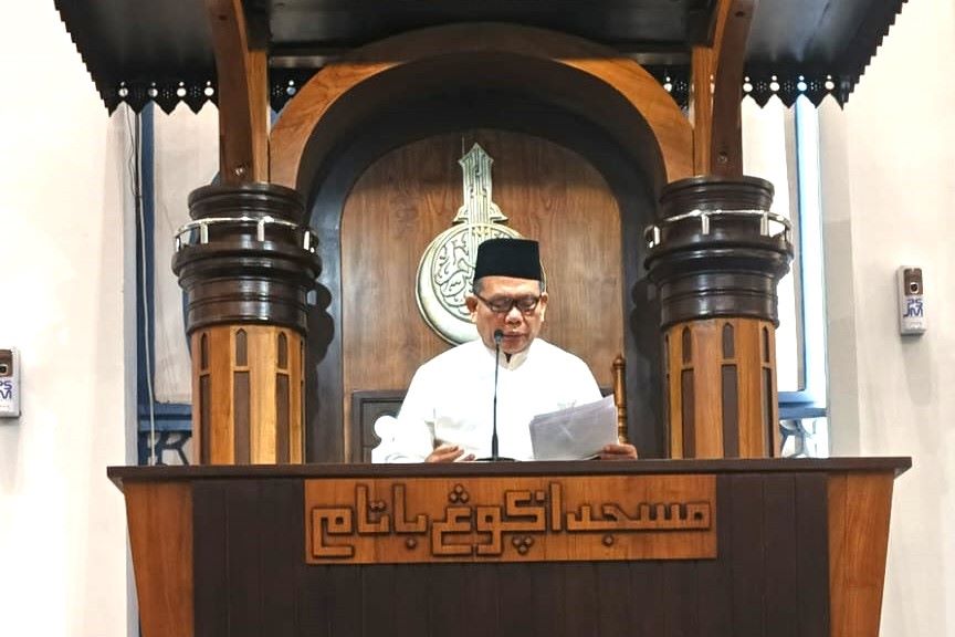 Wakaf menjadi sorotan dalam kultum Tarawih di Masjid Agung Raja Hamidah Batam. Drs. H. Buralimar menegaskan potensi wakaf uang hingga Rp180 triliun dan mendorong gerakan wakaf produktif di Batam.