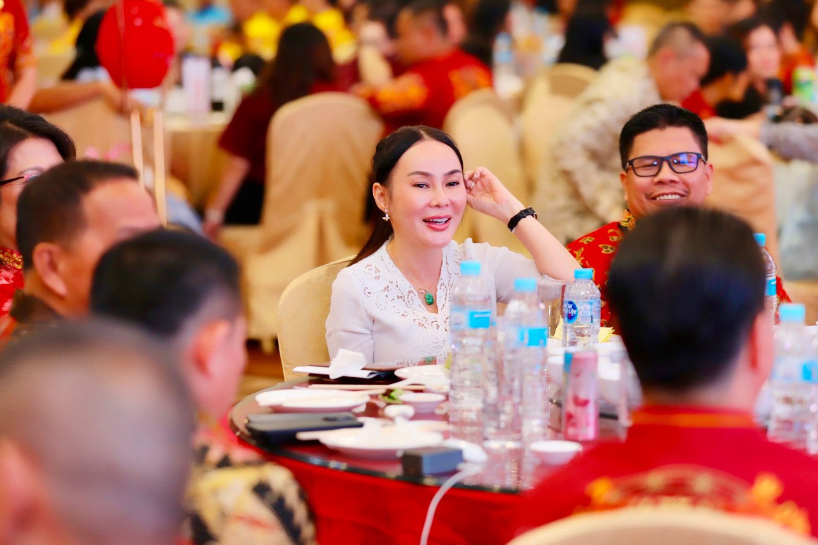 Wakil Walikota Batam Li Claudia Chandra menghadiri perayaan Cap Go Meh sekaligus pengukuhan pengurus PERWAKAB Batam 2026–2031 yang mempererat kebersamaan masyarakat Kalimantan Barat di Batam.