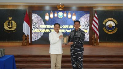 Perkuat Mental Prajurit, Laksda TNI Berkat Widjanarko Terima Wakaf Al-Qur’an di Kodaeral IV