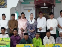Gandeng Forkopimda dan Instansi Vertikal, Bupati Natuna Salurkan Bantuan di Desa Kelarik Utara