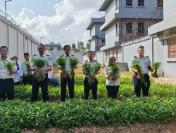 Dukung Asta Cita, Lapas Batam Panen 240 Kg Kangkung dan Tebar 6.000 Benih Lele