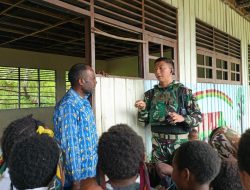 Program TSAMAWA Satgas Yonif 136/Tuah Sakti: Ceriakan Belajar Siswa di Pedalaman Papua