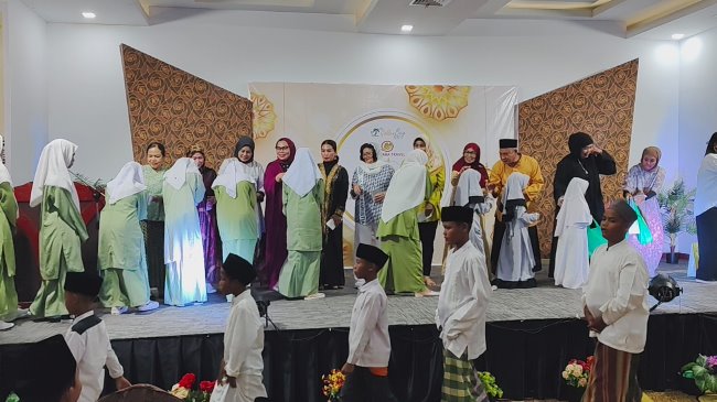 Kegiatan berbagi bersama panti asuhan di Batam digelar PT Mutiara Paramita Wisata dengan menghadirkan 110 anak yatim dari empat panti asuhan dalam acara buka puasa bersama di Golden Bay Hotel Bengkong.