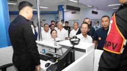 Peninjauan pelabuhan Batam dilakukan Amsakar Achmad dan Li Claudia Chandra untuk memastikan layanan penumpang dan keimigrasian berjalan optimal dan bebas praktik negatif.