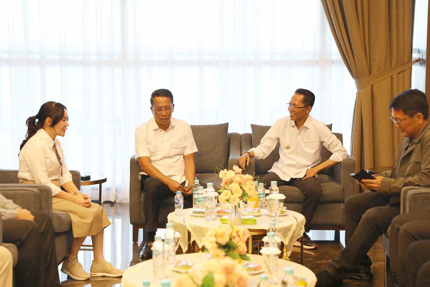 Kunjungan Menteri Hukum RI ke Batam disambut Amsakar Achmad. Momentum ini memperkuat sinergi pusat-daerah serta mendukung investasi dan pelayanan hukum.