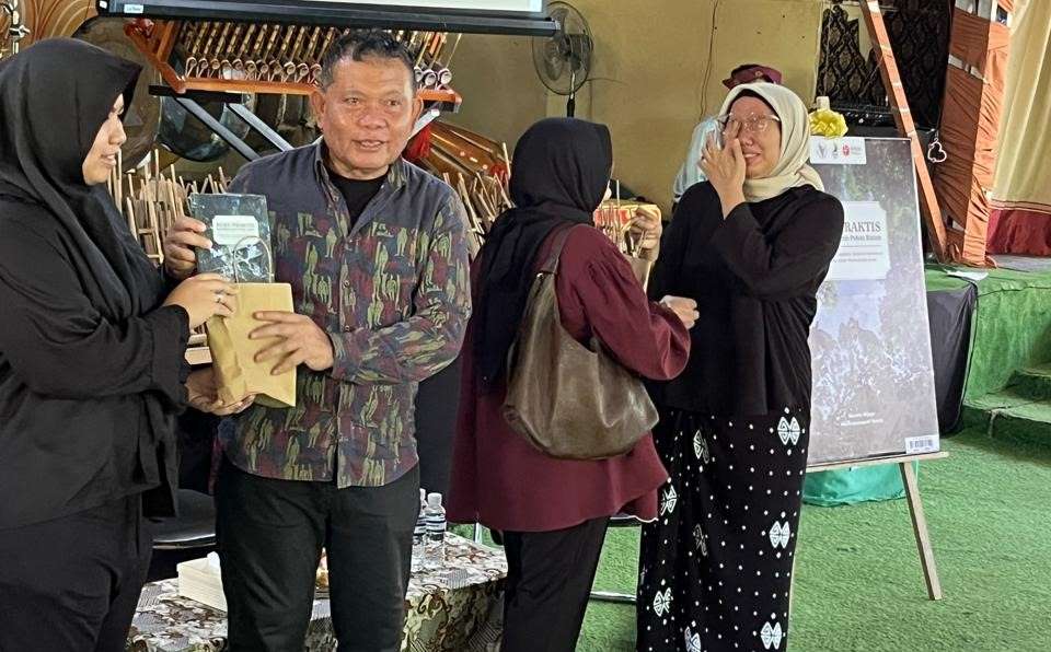 Buku Praktis Identifikasi Jenis Pohon Batam diluncurkan Serindit Philosophy Centre. Buku ini memperkuat literasi lingkungan dan konservasi hutan di Kepri.