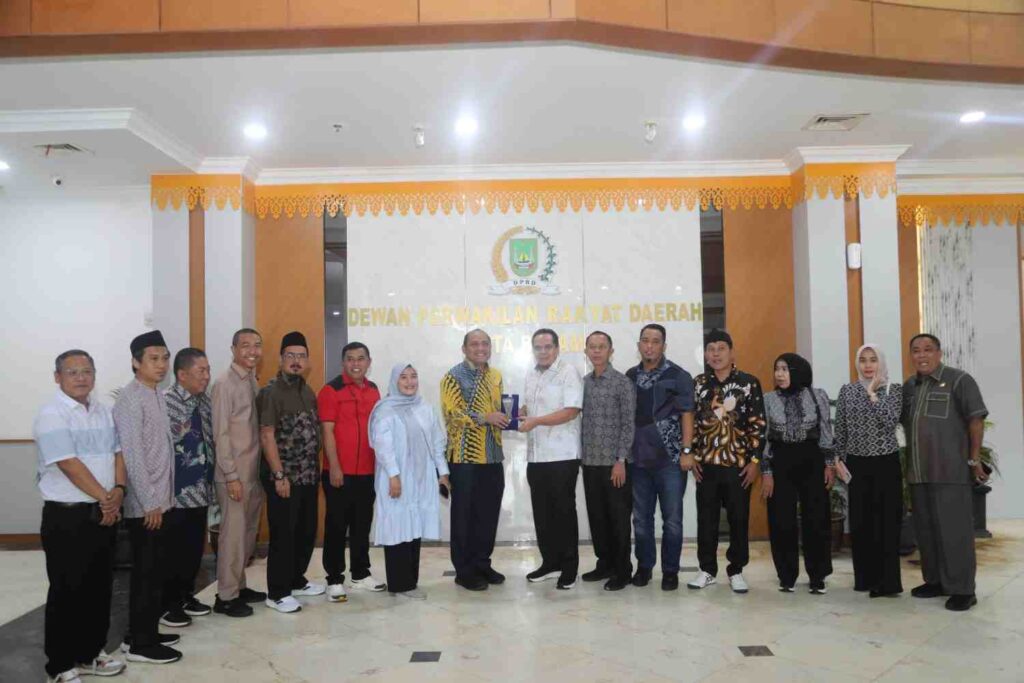 Kunjungan kerja DPRD Kabupaten Serang ke Batam membahas LKPj 2025. DPRD Batam berbagi pengalaman dan strategi pengawasan daerah.