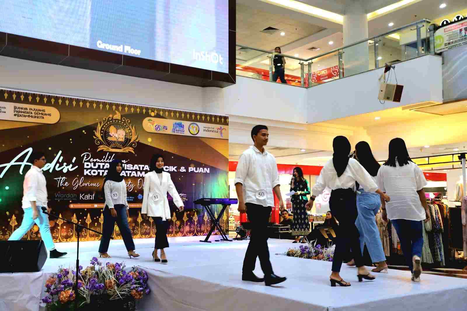 Duta Wisata Encik & Puan Batam 2026 menarik ratusan peserta. Simak jadwal technical meeting, audisi, dan peluang generasi muda mempromosikan pariwisata Batam.