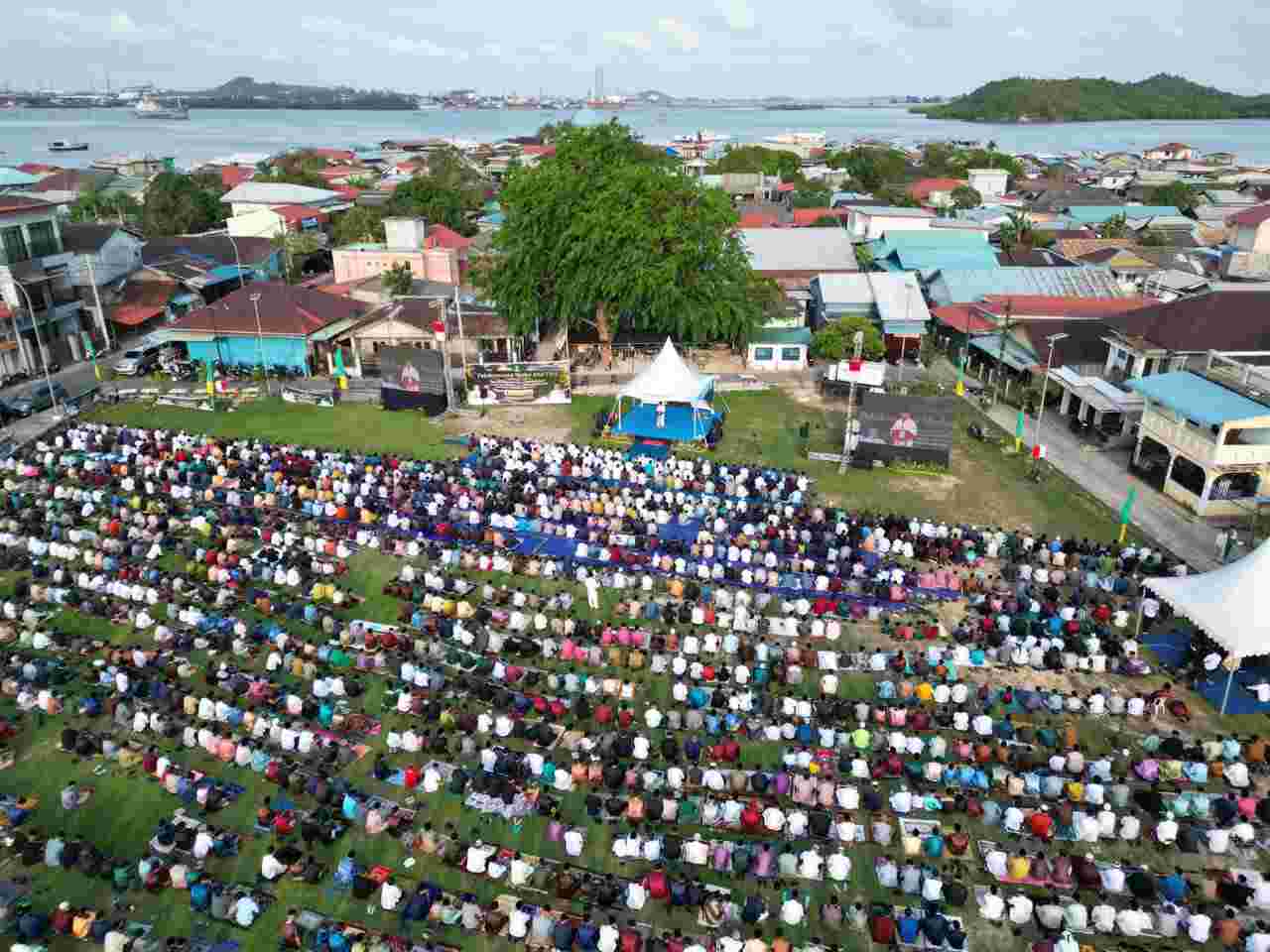 Gubernur Kepri Ansar Ahmad mengajak masyarakat memperkokoh persaudaraan dan berbakti kepada orang tua dalam suasana Idulfitri 1447 Hijriah yang penuh kesejukan.