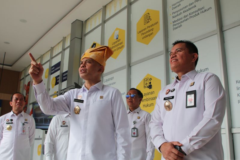 Inspektur Jenderal (Irjen) Kementerian Hukum RI Komjen Pol Hendro Pandowo menguatkan zona integritas di Kepri, sekaligus mengevaluasi kinerja Kanwil Kemenkum yang mencatat capaian 100 persen.