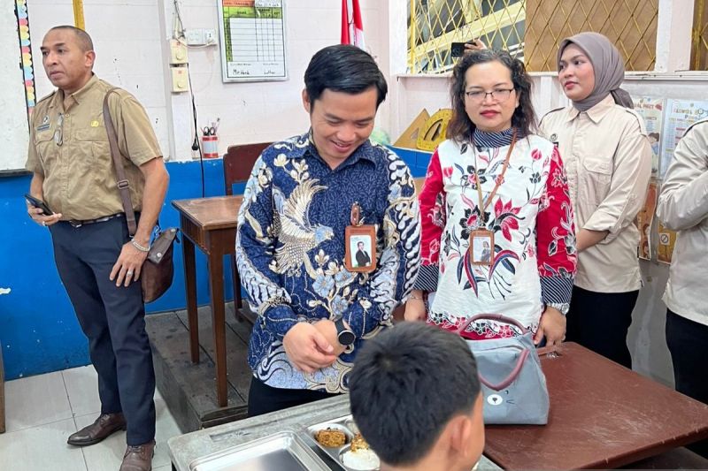 Keaktifan peserta JKN Kepri mencapai 82 persen dan UHC 97,35 persen. BPJS Kesehatan sebut ini bukti layanan kesehatan makin merata dan optimal.