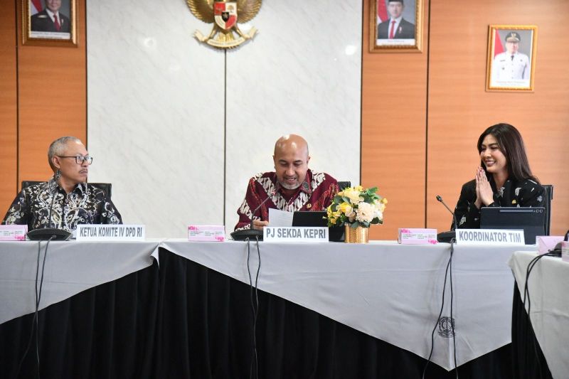 Defisit anggaran Kepri mendorong Pemprov mencari solusi fiskal. Dana transfer menurun, usulan gaji ASN hingga optimalisasi PAD jadi fokus utama.