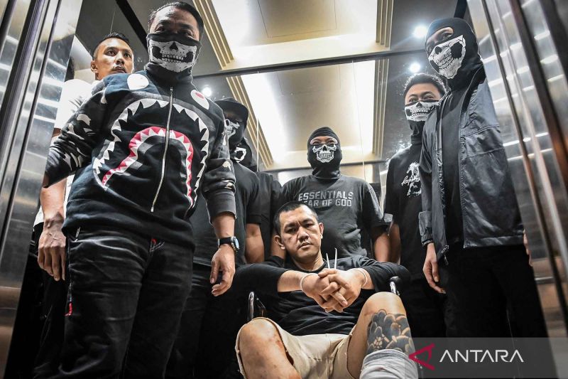 Kasus rekening narkoba Koko Erwin terungkap setelah Bareskrim Polri menangkap dua wanita yang diduga menjadi penampung dana sindikat, bermodus iming-iming uang.