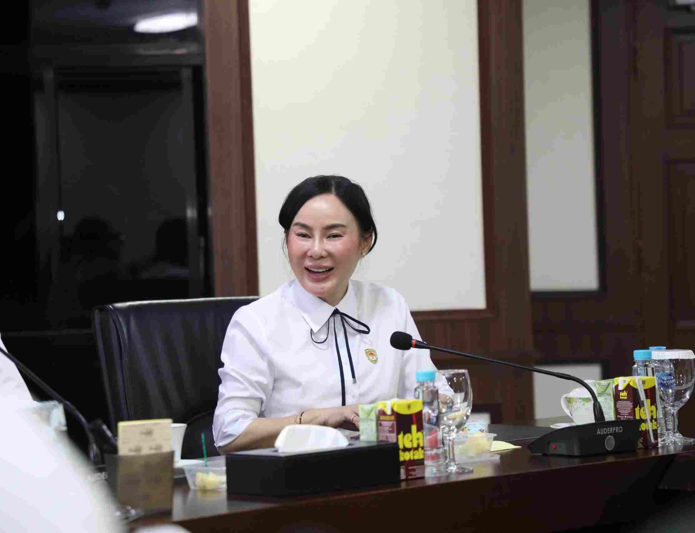 Harga minyak global naik akibat konflik Iran–AS. Li Claudia Chandra memimpin langkah strategis BP Batam untuk menjaga stabilitas BBM dan iklim usaha.