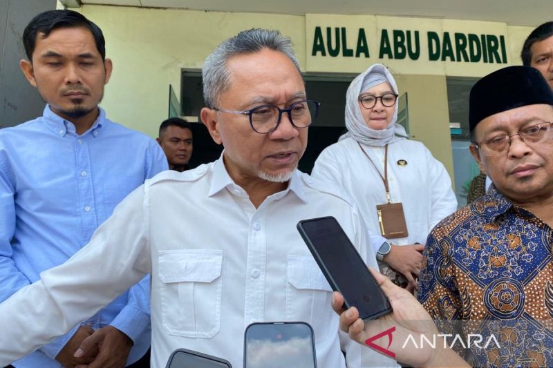 Program Makan Bergizi Gratis bukan sekadar bisnis, Zulkifli Hasan menegaskan fokus utama pada misi gizi untuk masa depan generasi Indonesia.