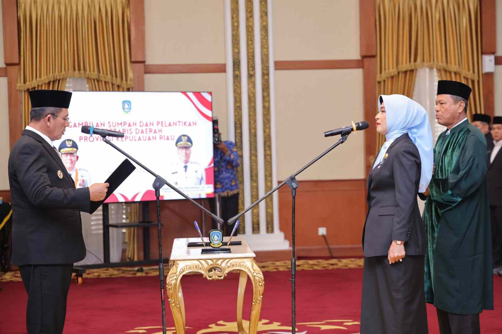 Misni resmi dilantik sebagai Sekda Kepri dan menjadi perempuan pertama yang memimpin birokrasi Pemprov Kepri, membawa semangat baru pelayanan publik dan reformasi pemerintahan.