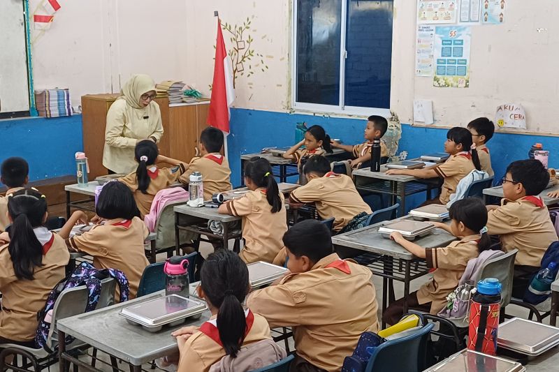 Peluang ekonomi program Makan Bergizi Gratis terbuka lebar di Kepri. DPR RI mengajak warga manfaatkan suplai bahan baku MBG untuk tingkatkan ekonomi lokal.