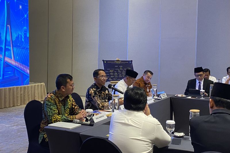 Pemkot Batam percepat digitalisasi pajak daerah dan retribusi untuk meningkatkan PAD. Sistem QRIS, tapping box, dan roadmap 2026–2030 jadi kunci transparansi.