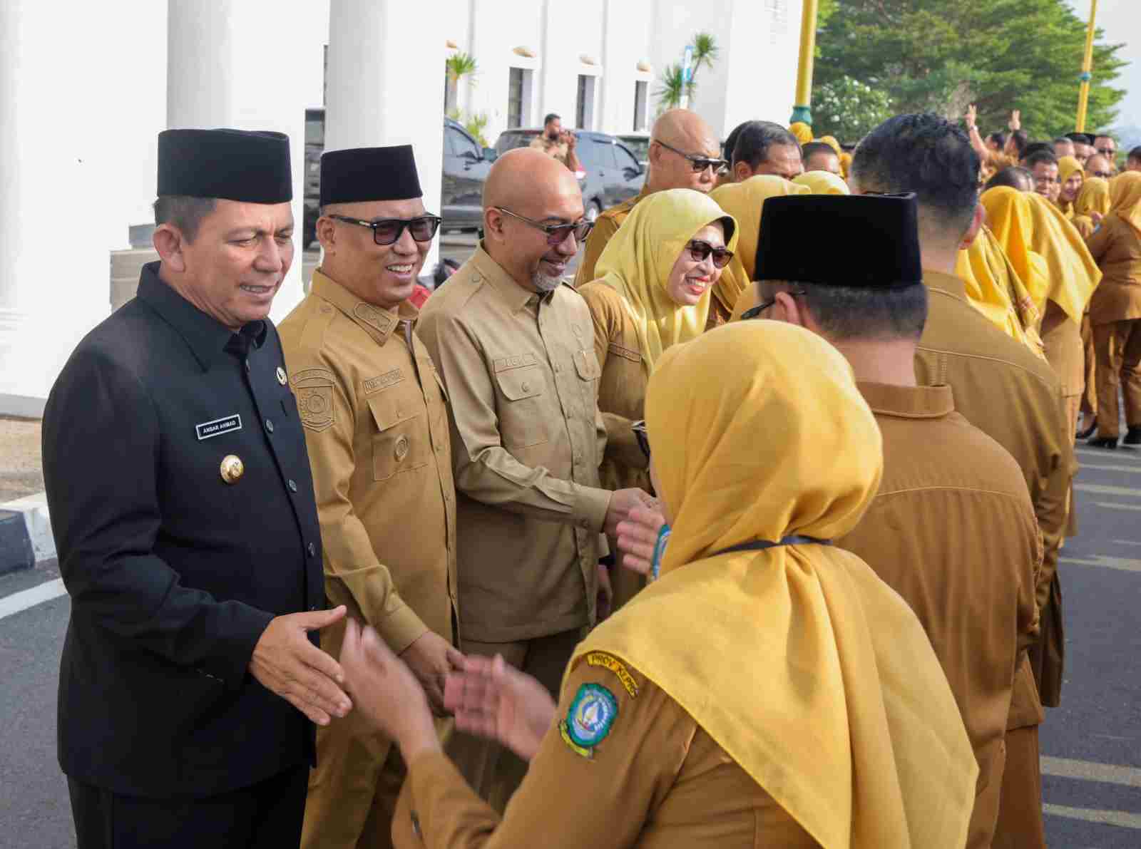 Apel perdana Pemprov Kepri pasca Idul Fitri dipimpin Gubernur Ansar Ahmad dengan pesan memperkuat silaturahmi, meningkatkan kinerja ASN, dan mendukung program nasional.