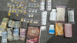 Peredaran pil koplo Jateng berhasil diungkap polisi, ribuan obat berbahaya disita dari Pekalongan dan Karanganyar, tiga pelaku jadi tersangka.