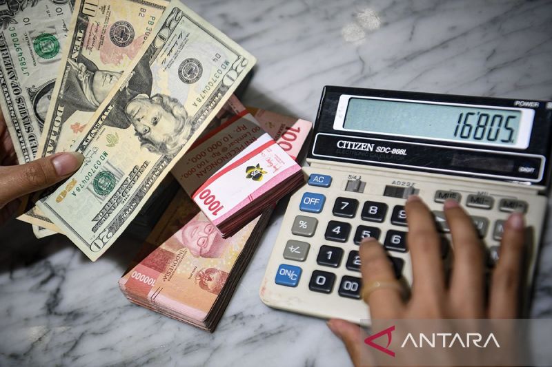 Rupiah melemah ke Rp17.156 per dolar AS dipicu ketidakpastian negosiasi AS-Iran dan sentimen global, meski data ekonomi AS menunjukkan penguatan.
