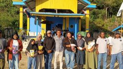 Anggota DPRD Anambas Serahkan Door Prize di Turnamen Kuala Maras