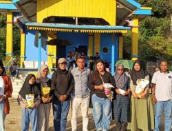 Anggota DPRD Anambas Serahkan Door Prize di Turnamen Kuala Maras