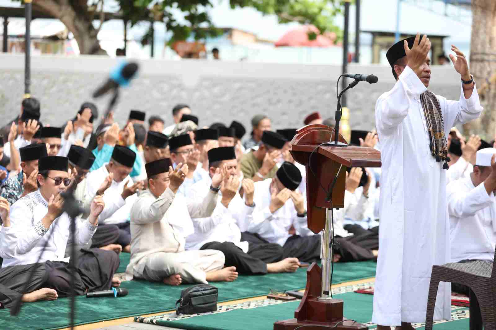 Shalat istisqa di Pulau Penyengat digelar Pemprov Kepri bersama ASN dan masyarakat sebagai ikhtiar spiritual menghadapi kekeringan akibat minimnya curah hujan.